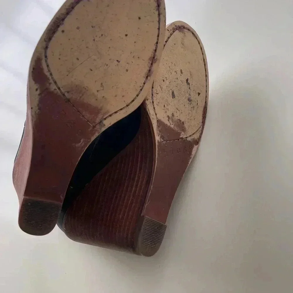 Hinge Tucker wedge booties